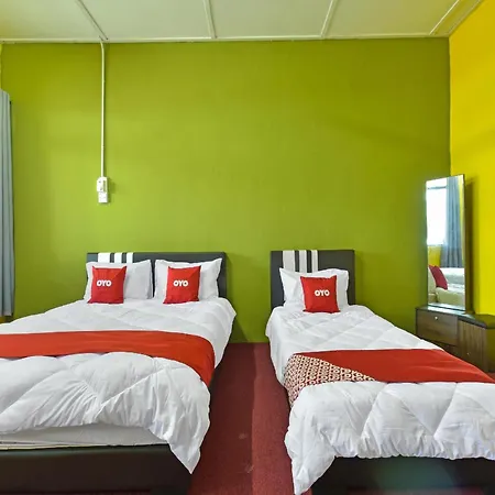 Oyo 90744 Bari Indah Beach Resort Kuala Terengganu Exterior photo