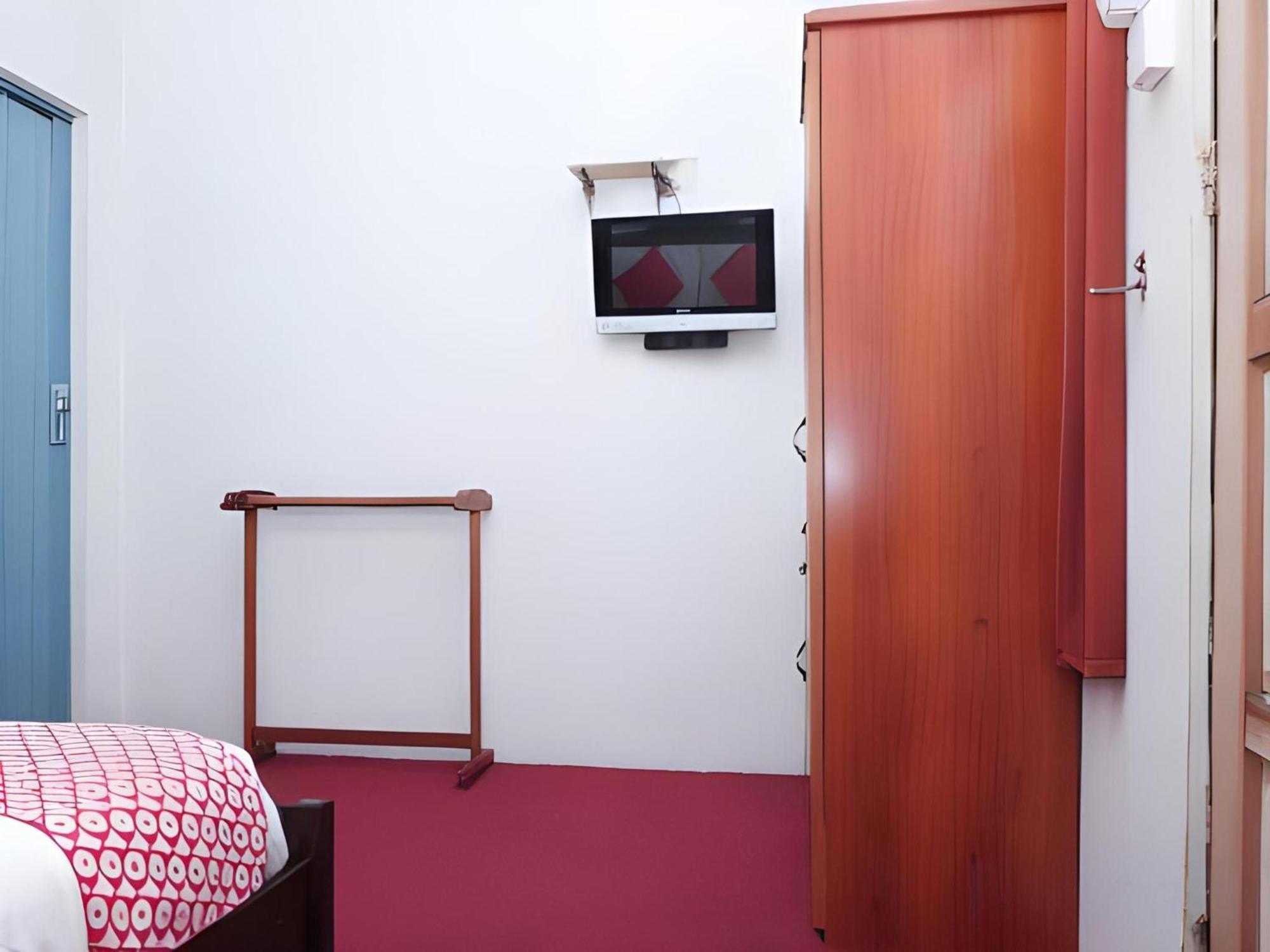 Oyo 90744 Bari Indah Hotel 2*