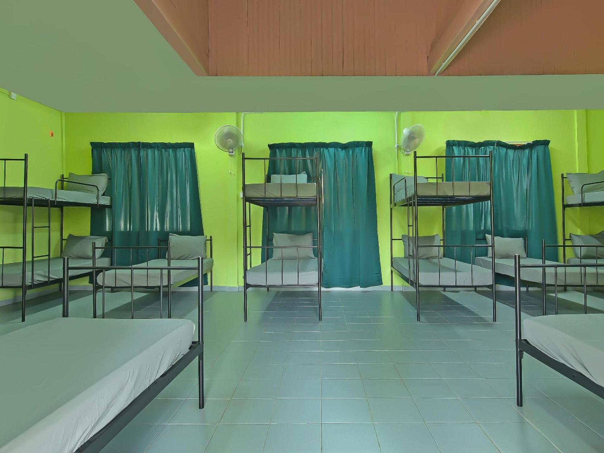 Oyo 90744 Bari Indah Hotel