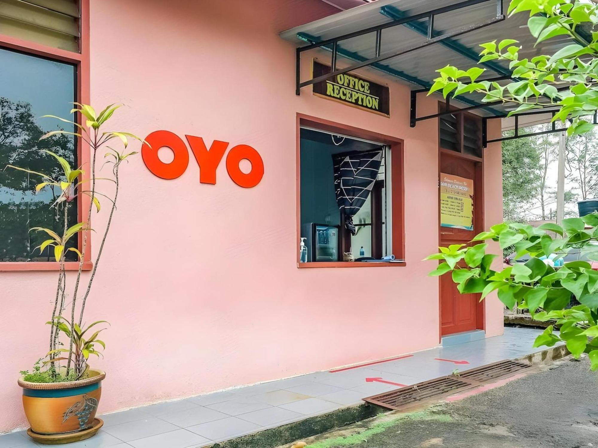 Oyo 90744 Bari Indah